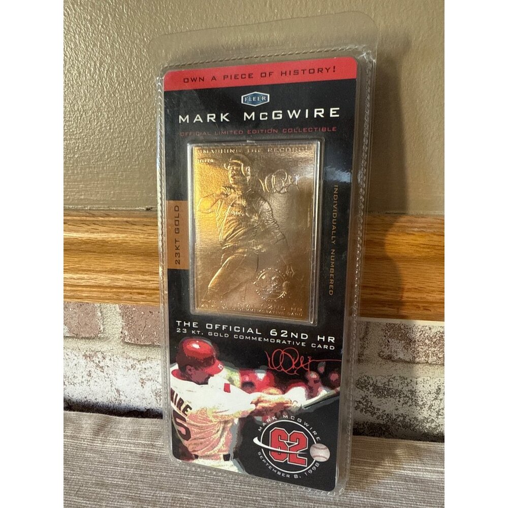 Mark McGwire 23KT Gold Commemorative Baseball Card Fleer Official Limited